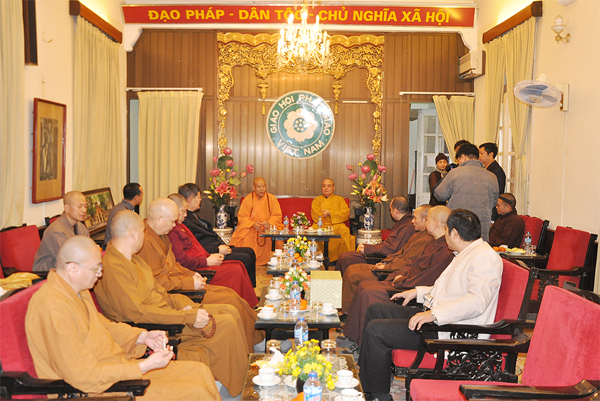  Chinese Buddhist Association delegation meets Vietnam Buddhist Sangha leaders